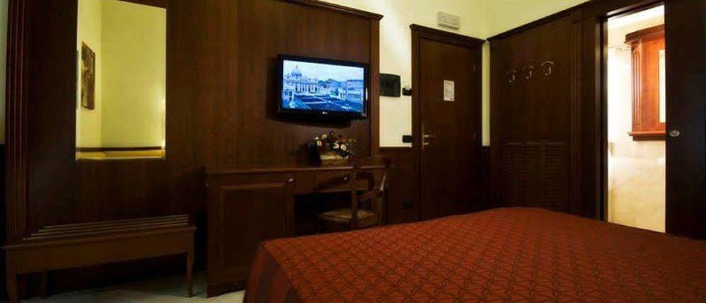 Residenza Praetoria Hotel โรม ภายนอก รูปภาพ