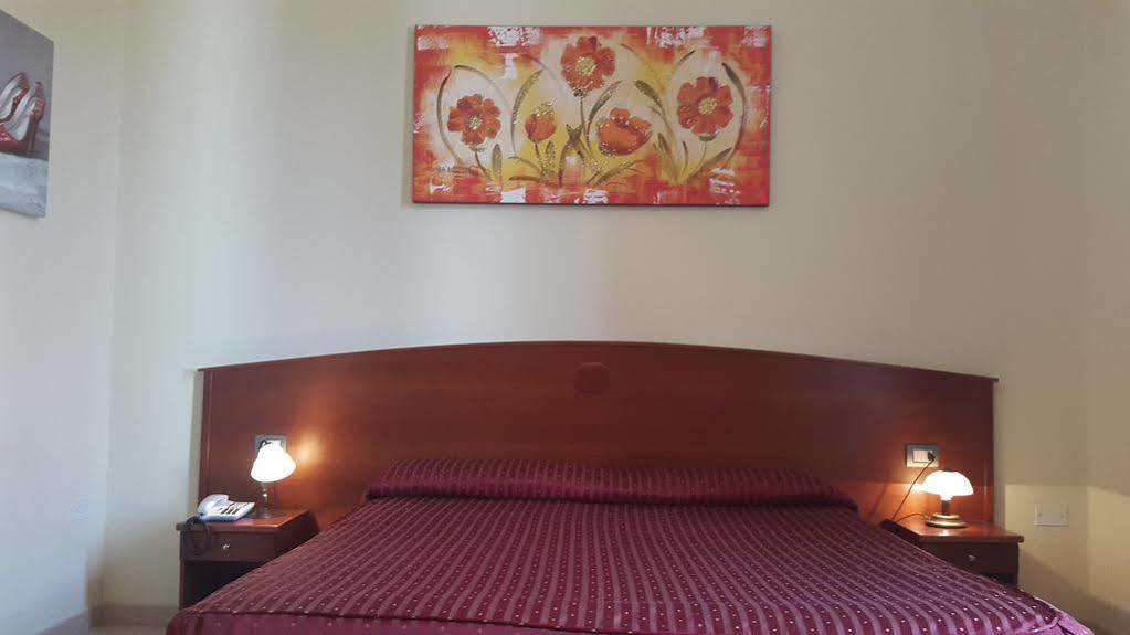 Residenza Praetoria Hotel โรม ภายนอก รูปภาพ